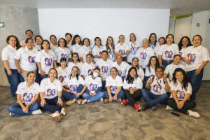 FOTOGRAFIA CONMEMORATIVA A LAS PLAYERAS DE UNIDAD DE IGUALDAD DE GENERO